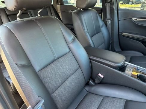 Used 2015 Chevrolet Impala LT w/ Convenience Package image 27