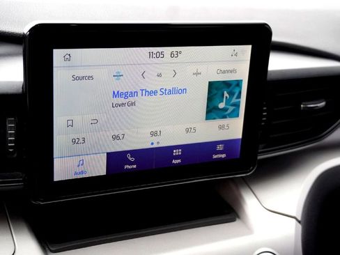 Used 2021 Ford Explorer XLT image 12