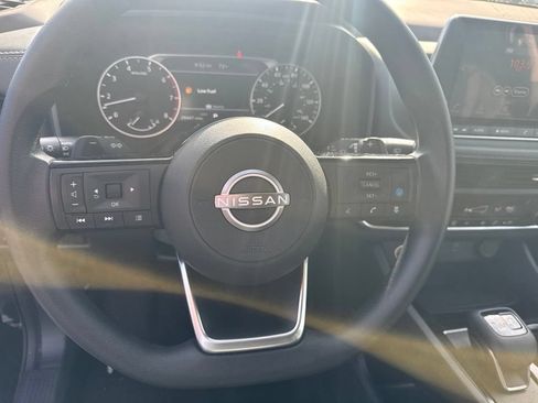 Used 2023 Nissan Rogue SV AWD/4WD image 15