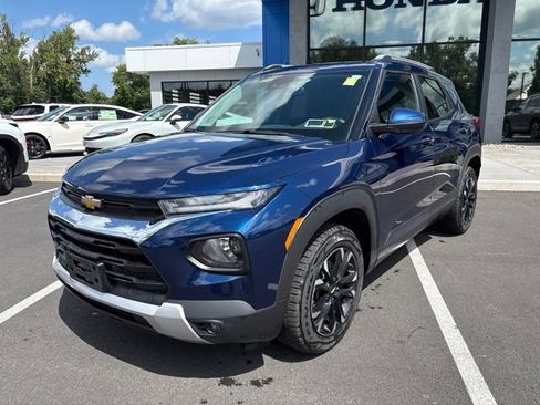 Used 2023 Chevrolet TrailBlazer LT w/ Convenience Package AWD/4WD image 2
