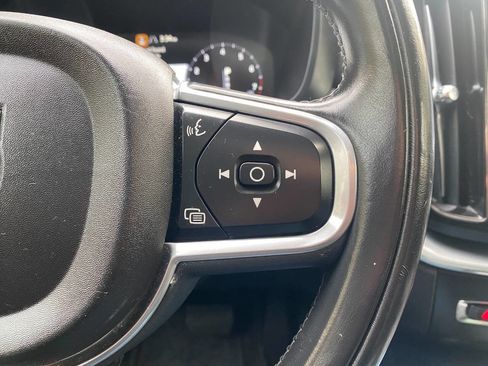 Used 2018 Volvo XC60 T5 Momentum w/ Vision Package image 23