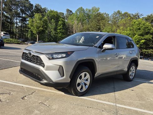 Used 2022 Toyota RAV4 LE image 3