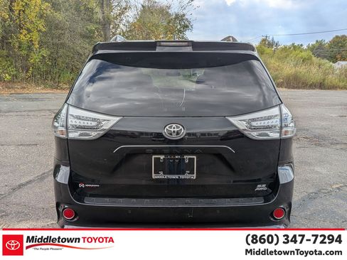 Certified 2019 Toyota Sienna SE w/ SE Preferred Package image 4