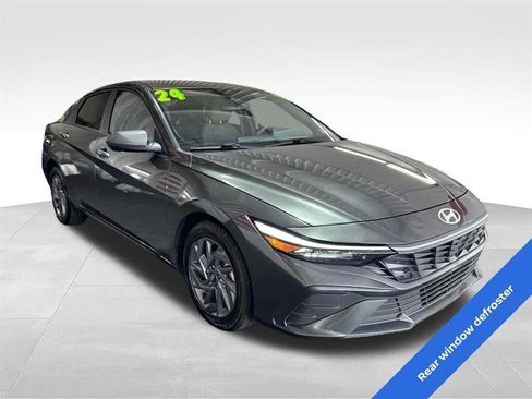 Used 2024 Hyundai Elantra SEL FWD image 3