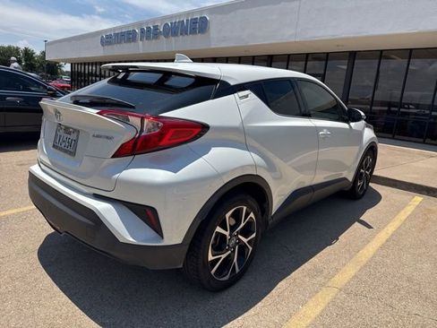 Used 2019 Toyota C-HR Limited FWD image 3