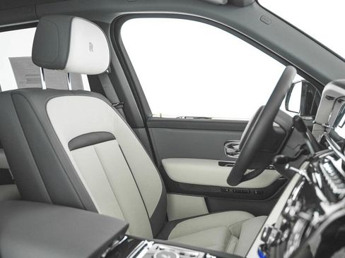 New 2025 Rolls-Royce Cullinan Black Badge image 31