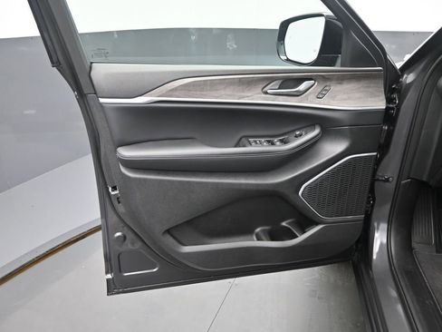 New 2026 Jeep Grand Cherokee Limited image 12