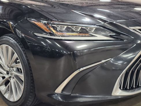 Used 2019 Lexus ES 300h Ultra Luxury w/ Accessory Package 2 FWD image 12