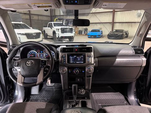 Used 2018 Toyota 4Runner SR5 AWD/4WD image 27