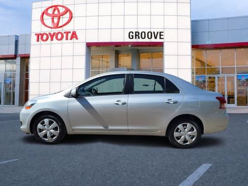 Used 2007 Toyota Yaris Sedan w/ Convenience Pkg FWD image 2