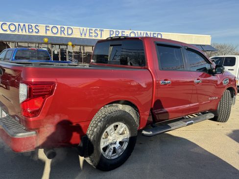 Used 2017 Nissan Titan SV image 6