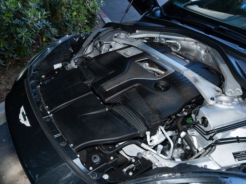 Used 2021 Aston Martin DBX Base image 11