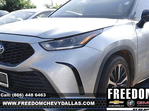 Used 2022 Toyota Highlander XSE FWD image 5