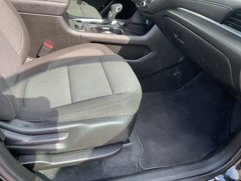 Used 2023 Chevrolet Traverse LT image 17