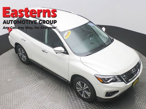 Used 2020 Nissan Pathfinder SL AWD/4WD image 3