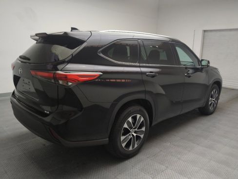 Used 2021 Toyota Highlander XLE FWD image 9