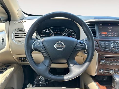 Used 2018 Nissan Pathfinder Platinum w/ Cargo Package AWD/4WD image 14