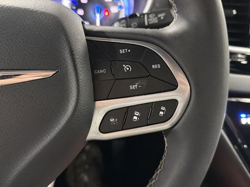 Used 2025 Chrysler Pacifica Select FWD image 23