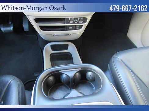 Used 2022 Chrysler Pacifica Touring-L image 48