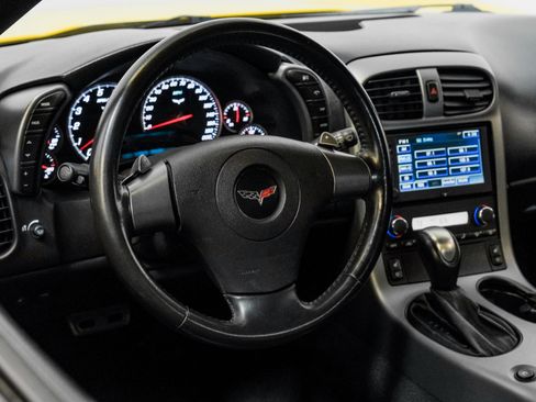 Used 2006 Chevrolet Corvette Coupe w/ Preferred Equipment Group image 16