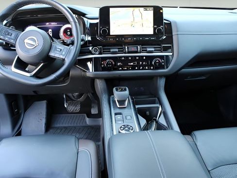 Used 2024 Nissan Pathfinder Platinum w/ Cargo Package image 9