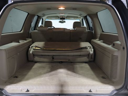 Used 2006 Chevrolet Suburban Z71 w/ Z71 Preferred Equipment Group AWD/4WD image 4