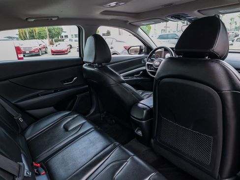 Used 2025 Hyundai Elantra Limited image 16