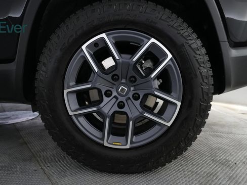 Used 2024 Rivian R1S Adventure AWD/4WD image 9
