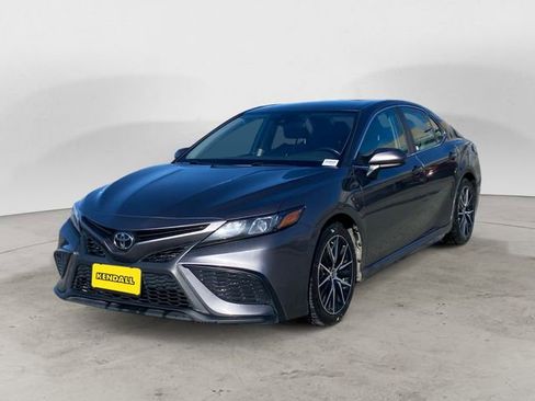 Used 2021 Toyota Camry SE image 1