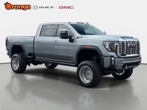 Used 2024 GMC Sierra 2500 Denali w/ Denali Reserve Package AWD/4WD image 1