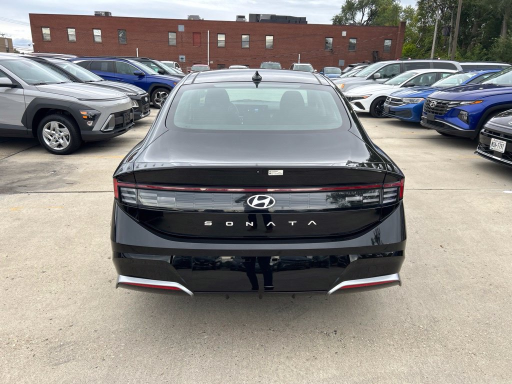 Certified 2025 Hyundai Sonata SEL FWD image 4