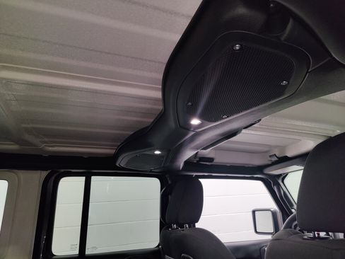 Used 2025 Jeep Wrangler Unlimited Rubicon 4xe w/ Convenience Group image 15