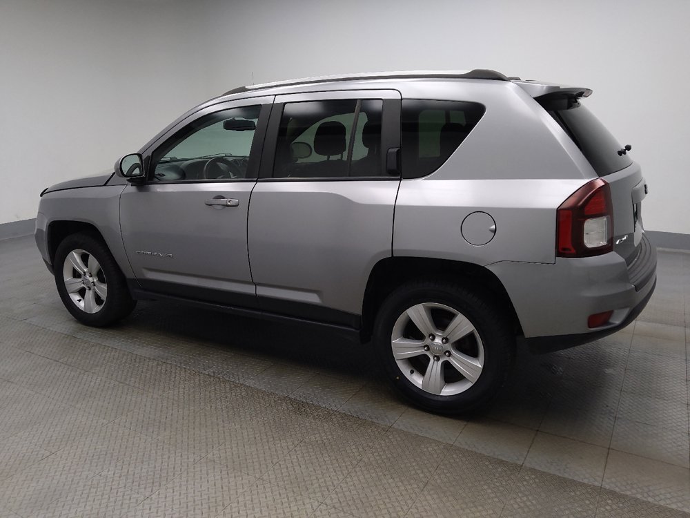 Used 2017 Jeep Compass Latitude AWD/4WD image 3