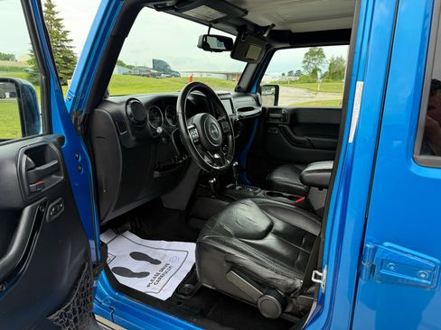 Used 2014 Jeep Wrangler Unlimited Sahara w/ Dual Top Group image 17