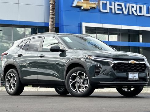 New 2026 Chevrolet Trax LT image 2