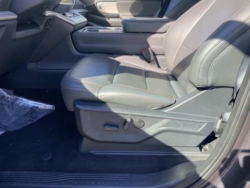 Certified 2025 Ford Expedition Active image 19