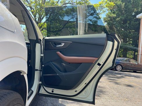 Used 2019 Audi Q8 Premium Plus w/ Premium Plus AWD/4WD image 16