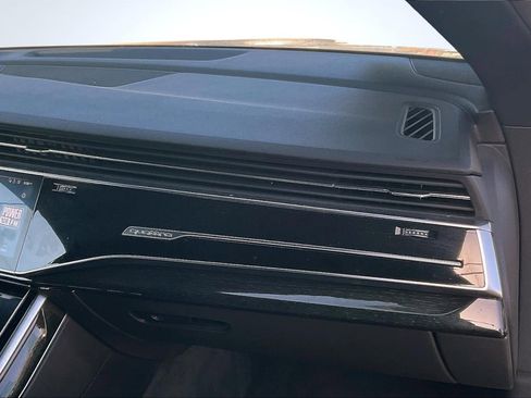 Used 2019 Audi Q8 Premium image 17
