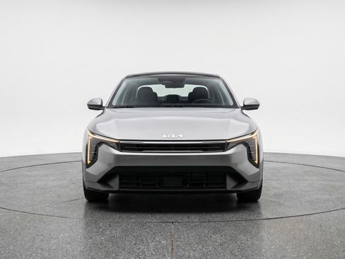 Used 2025 Kia K4 LXS image 2