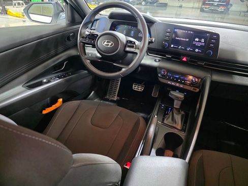 Certified 2025 Hyundai Elantra Sport image 19