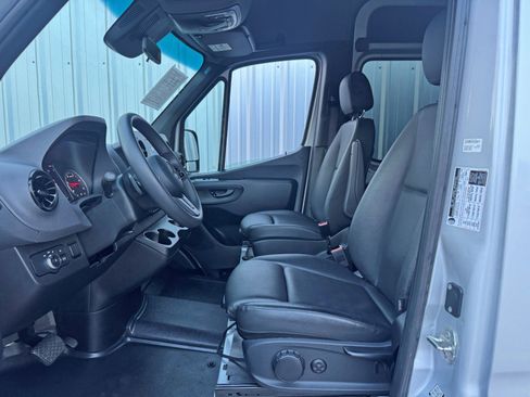 Used 2024 Mercedes-Benz Sprinter 2500 image 16