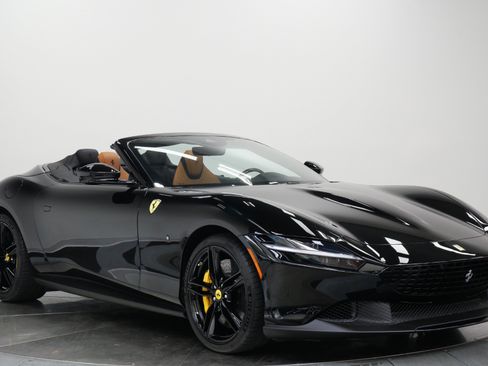Used 2025 Ferrari Roma Spider RWD image 3