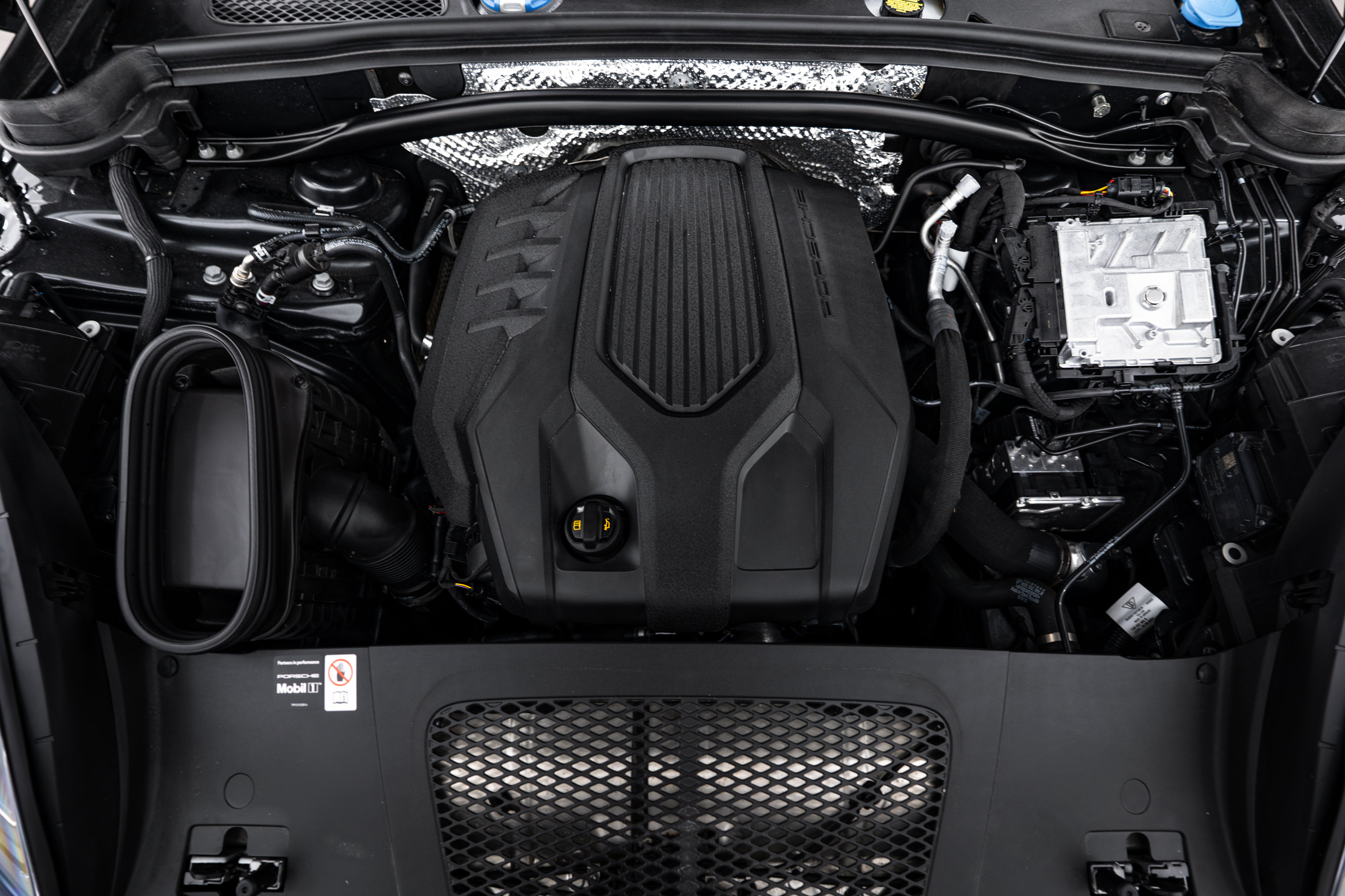 Certified 2026 Porsche Macan AWD/4WD image 25