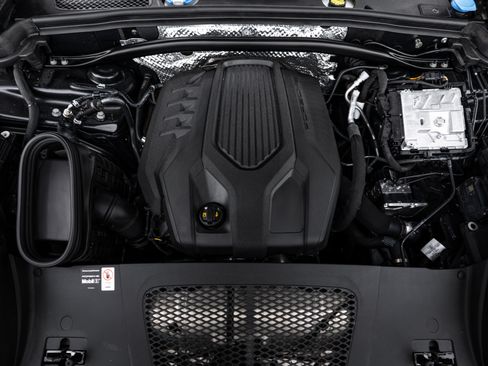 Certified 2026 Porsche Macan image 25