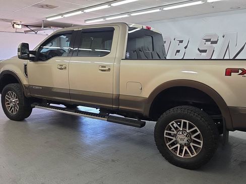 Used 2017 Ford F250 King Ranch w/ FX4 Off-Road Package AWD/4WD image 3
