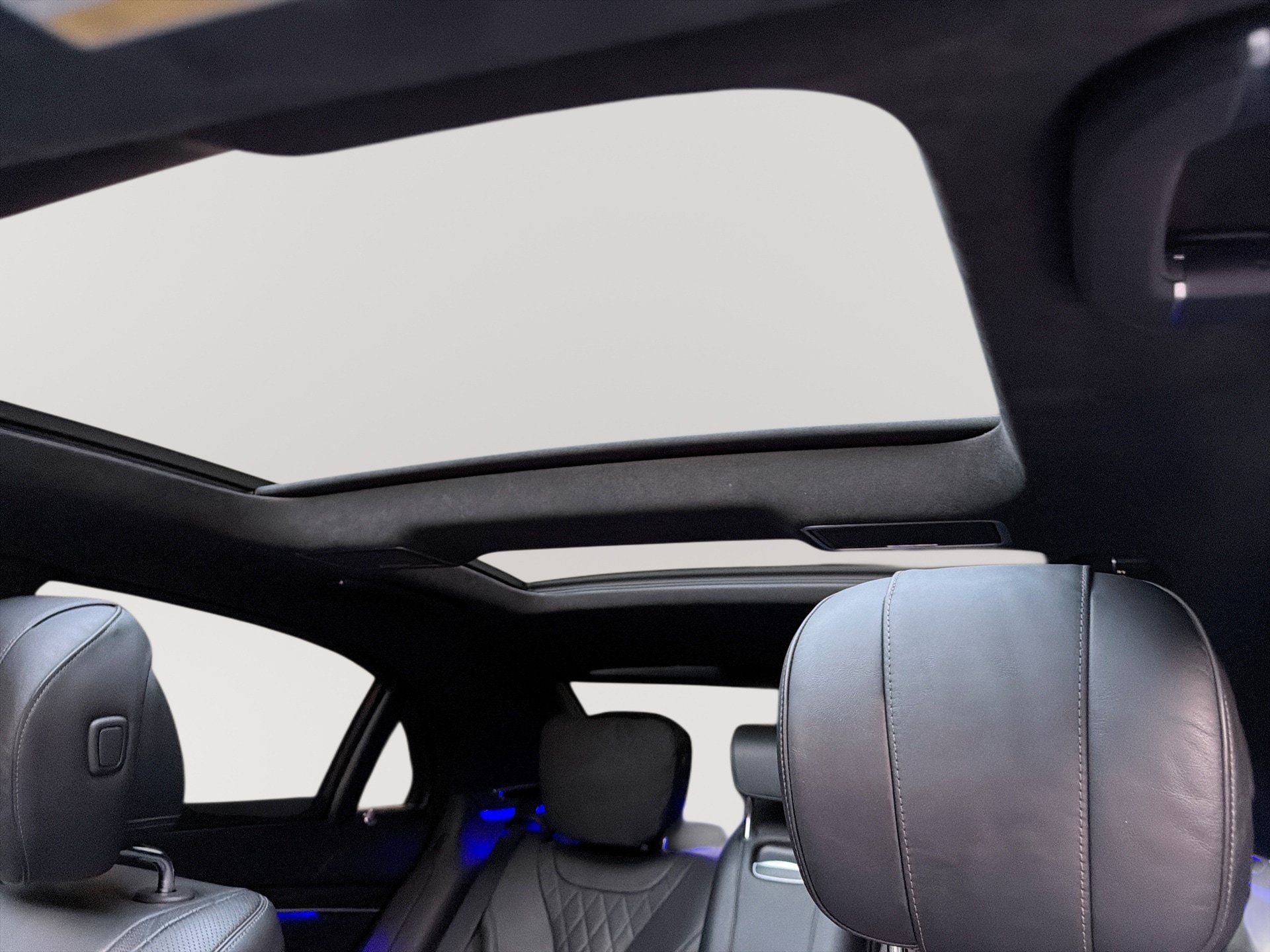Used 2019 Mercedes-Benz S 560 Sedan image 16