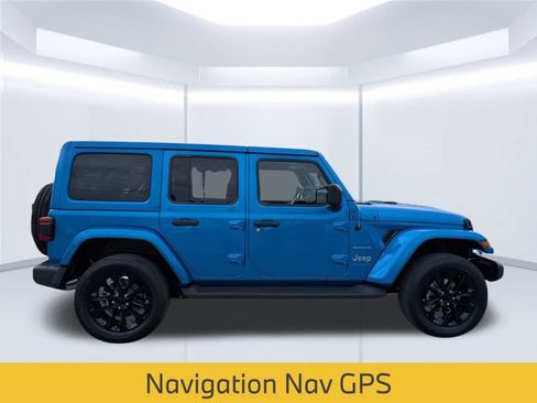 Used 2022 Jeep Wrangler Unlimited Sahara w/ Safety Group AWD/4WD image 8