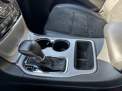 Used 2022 Jeep Grand Cherokee Laredo X image 19