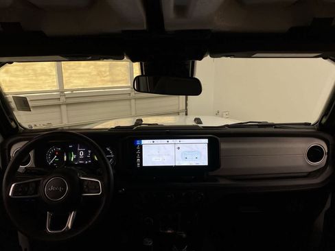 Used 2024 Jeep Wrangler Sahara image 12