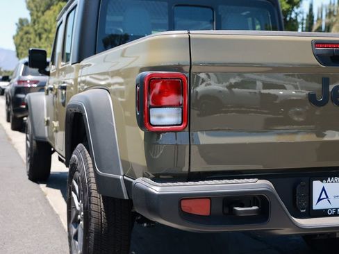 New 2026 Jeep Gladiator Sport AWD/4WD image 10